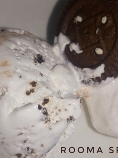 क्रीम एंड कुकीज आइसक्रीम(cream n cookies ice cream in Hindi) रेसिपी मुख्य फोटो