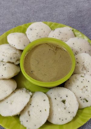 A picture of Idli.