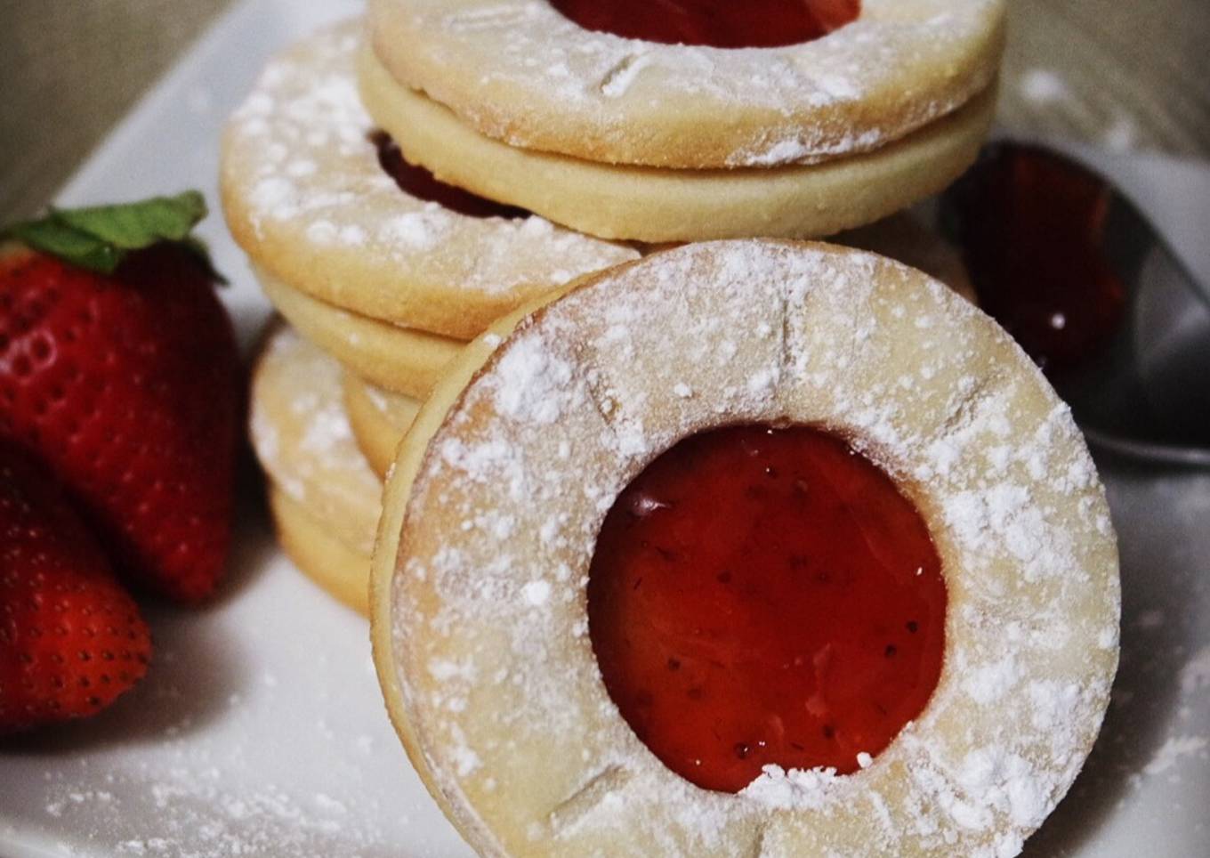 Biscuits sablés à la confiture de fraises