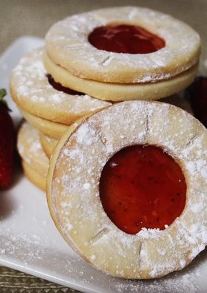 Une photo de Biscuits sablés à la confiture de fraises