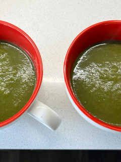 Una foto de Un punch de hierro: sopa crema de espinaca y lentejas en sopera eléctrica