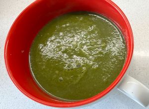 Una foto de Un punch de hierro: sopa crema de espinaca y lentejas en sopera eléctrica