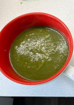 Una foto de Un punch de hierro: sopa crema de espinaca y lentejas en sopera eléctrica