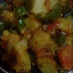 A picture of Aloo Shimla mirch.