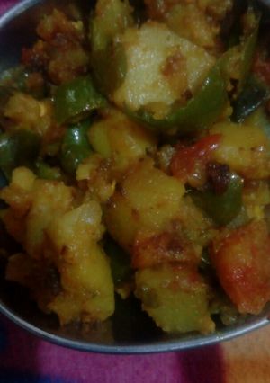 A picture of Aloo Shimla mirch.