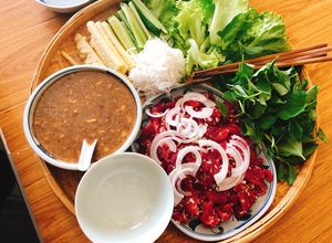 Hình của món Bò nhúng dấm.