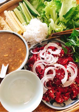 Hình của món Bò nhúng dấm.