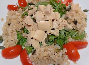 Foto di Riso ai cereali con pollo rucola e pomodorini