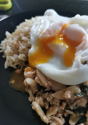 รูปของ กะเพราอกไก่สับ