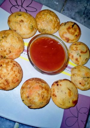 सूजी के अप्पे (Semolina Appe Recipe In Hindi) रेसिपी मुख्य फोटो