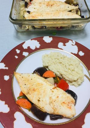 Una foto de Tilapia al horno con vegetales y Puré de Quinua o Quinoa!