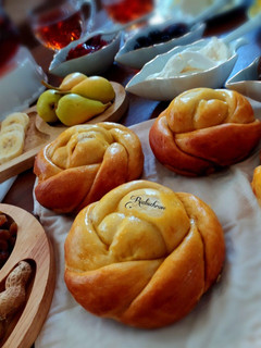 عکسی از دستور نان به شکل گل رز بدون فر
