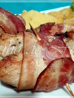 Foto de Frango com bacon assado na cerveja