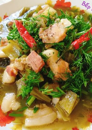Hình của món Thịt heo kho cải chua và rau thì là.