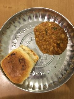 પાવભાજી (Pav Bhaji Recipe In Gujarati) રેસીપી મુખ્ય ફોટો