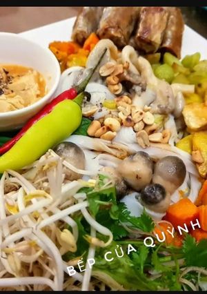 Hình của món Mì quảng trộn chay.