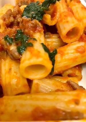 Una foto de Rigatoni a la bolognesa