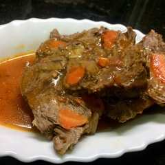 A picture of Carne Mechada.