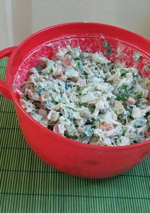 Una foto de Ensalada de Pollo Mexicana