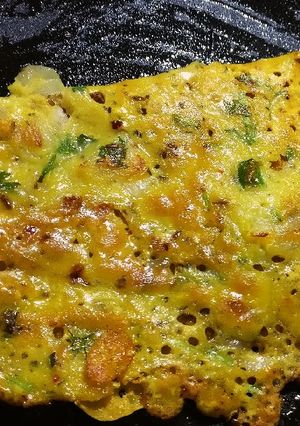 A picture of Besan & mix flour ka chilla.