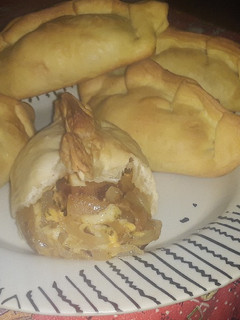 Una foto de Empanadas de Cebolla, Queso y Huevo 🤤