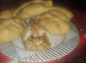 Una foto de Empanadas de Cebolla, Queso y Huevo 🤤
