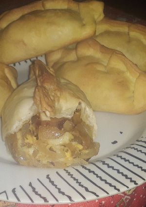 Una foto de Empanadas de Cebolla, Queso y Huevo 🤤