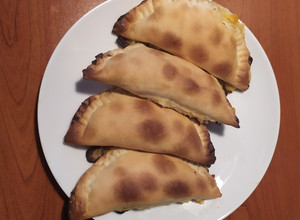 Una foto de Empanada de choclo y jamón