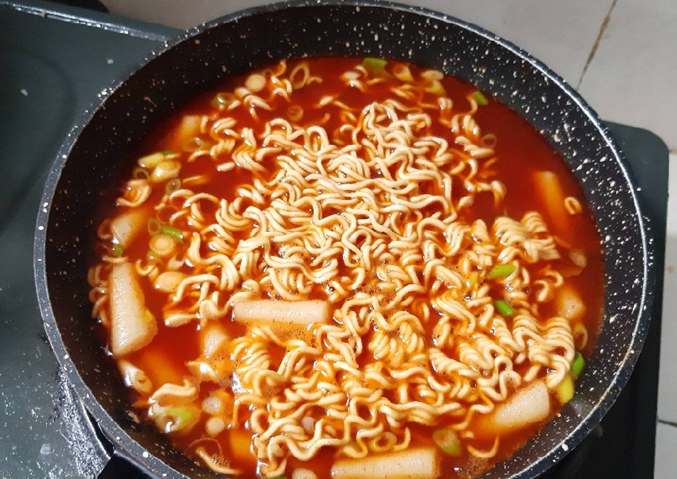 Tok-poki with Ramyeon