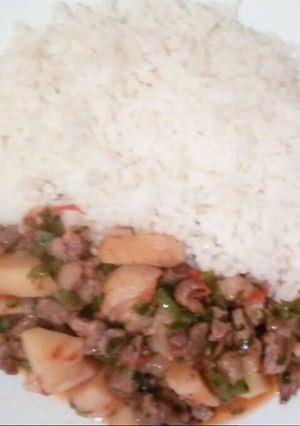 A picture of Potatoes and beef stew served with Rice.