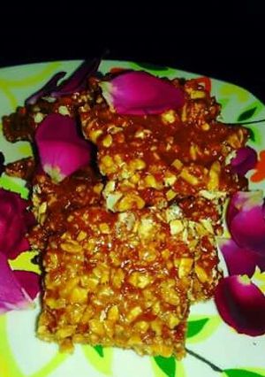 A picture of Jaggery chikki.