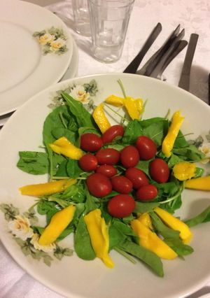 Foto de Salada de rúcula, tomate e manga