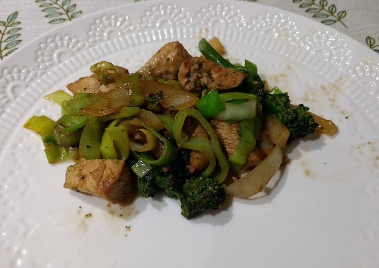 Steps to Make Ultimate Stir Fried Chicken with Purple Sprouting Broccoli