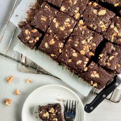 A picture of Eggless walnut brownie.
