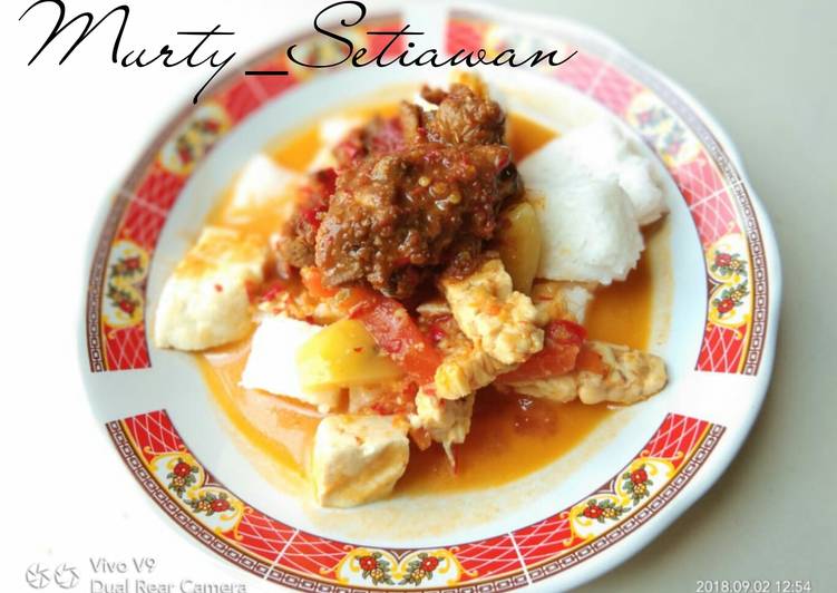 Langkah Mudah untuk Menyiapkan Lontong sayur yang Enak Banget