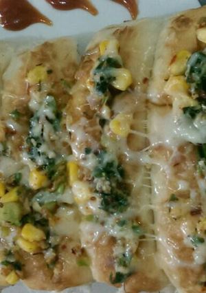 A picture of Cheese corn garlic bread.