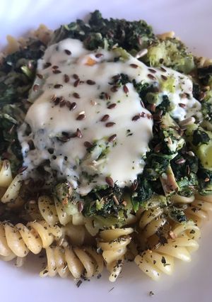 Una foto de Pasta con brócoli y espinaca
