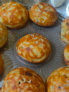 முட்டை பணியாரம்(egg baniyaram) (Muttai paniyaram recipe in tamil) செய்முறை முக்கிய புகைப்படம்
