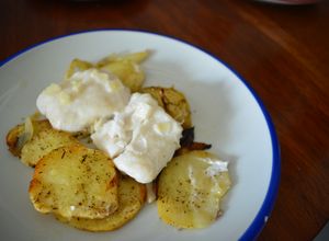 Foto principal de Merluza al horno con patatas panaderas