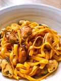 Mì Nghệ Xào Thịt Trai (Vẹm Đen)