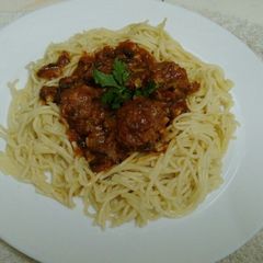 A picture of Spaghetti with meat balls.