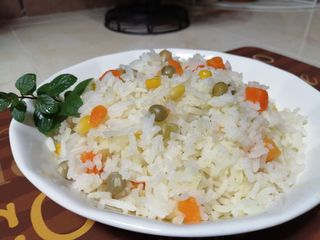 Arroz blanco con verduras