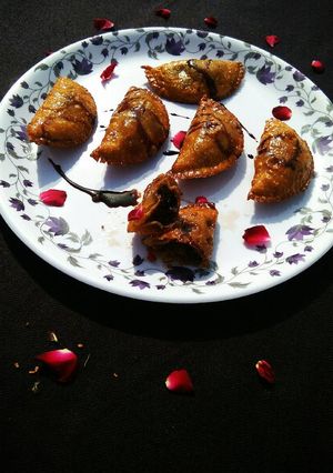 A picture of Chocolate kalakand gujiya.