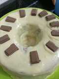 Bolo de simples com brigadeiro branco
