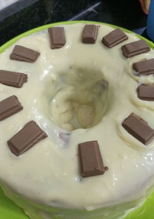 Foto de Bolo de simples com brigadeiro branco