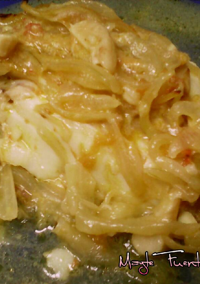 Una foto de Bacalao fresco encebollado a mi manera