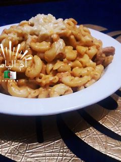 صورة لوصفة معكرونة بالطماطم المجففة والدجاج