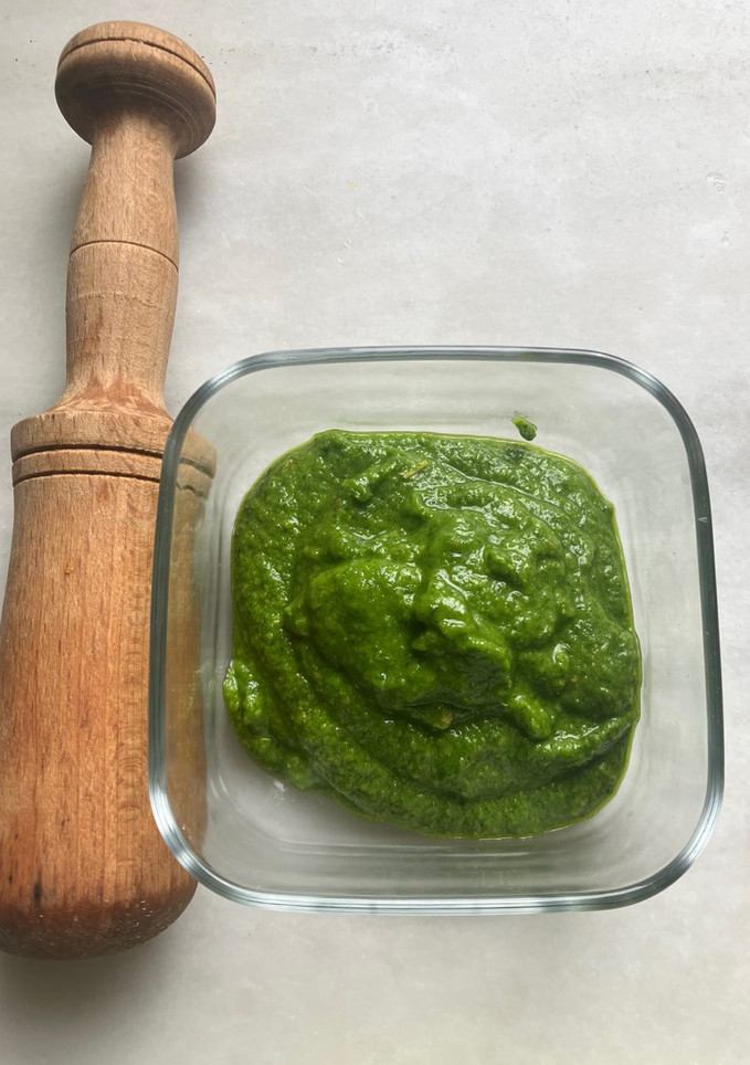 Una foto de Pesto de rúcula y avellanas crudas