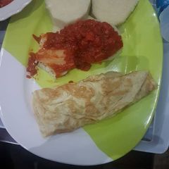 A picture of Fried egg with boiled yam and stew.