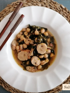 Una foto de Potaje japonés de pulpo y algas